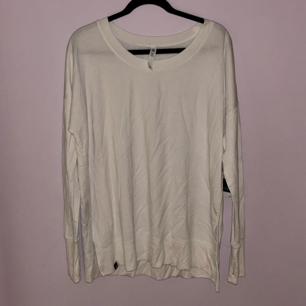 White fleece long sleeve crew neck w/side slits and thumb holes, brand new w/tag